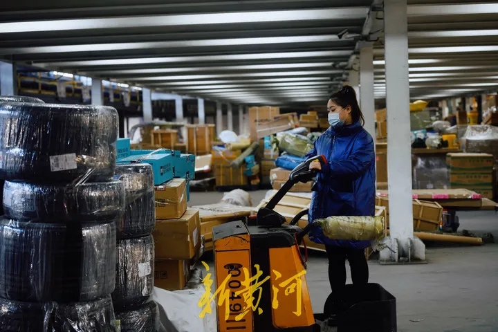 《新黄河》：直击双十一分拣现场，济南一物流园区已发货2345万单